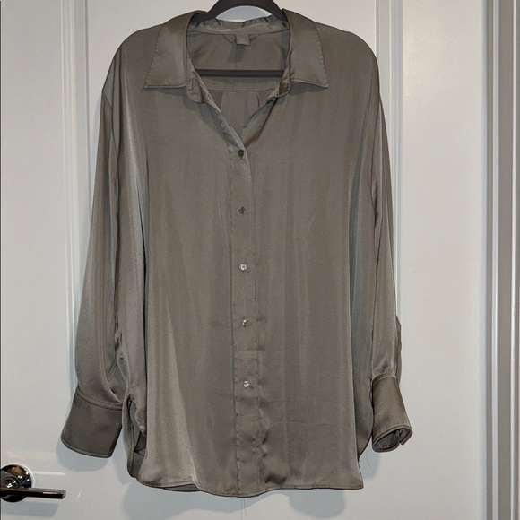 H&M Tops - Long Sleeve Button Up